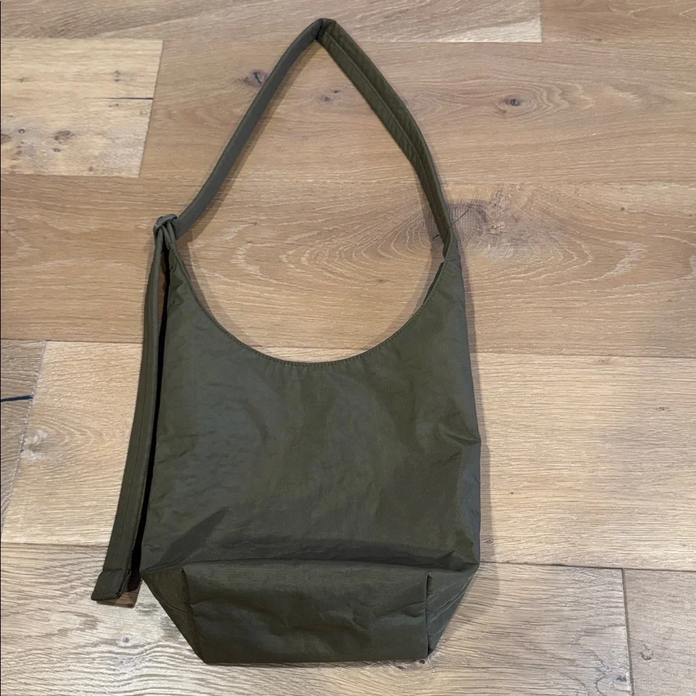 BAGGU Small Nylon Sling Bag - Picture 1 of 8